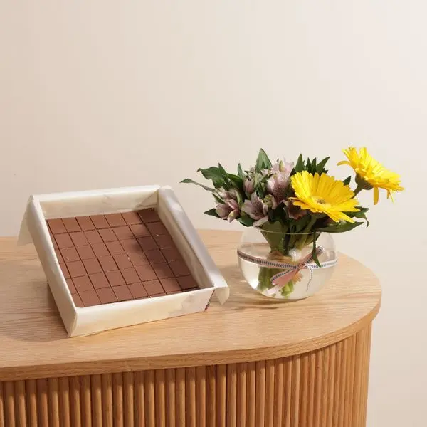 Hanoverian Caramel Chocolates Box | Delicate Flowers